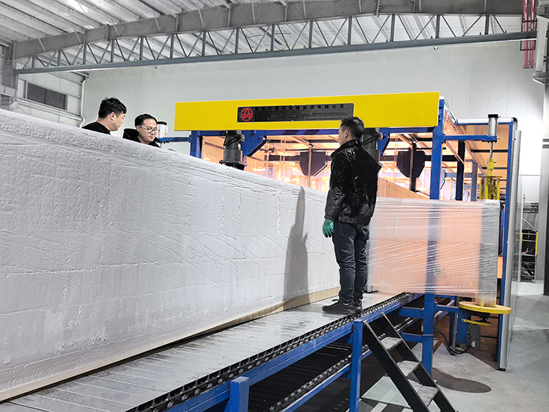 莆田客戶(hù)36組份發(fā)泡機試機成功